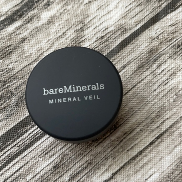 New. Original mineral veil by bare minerals